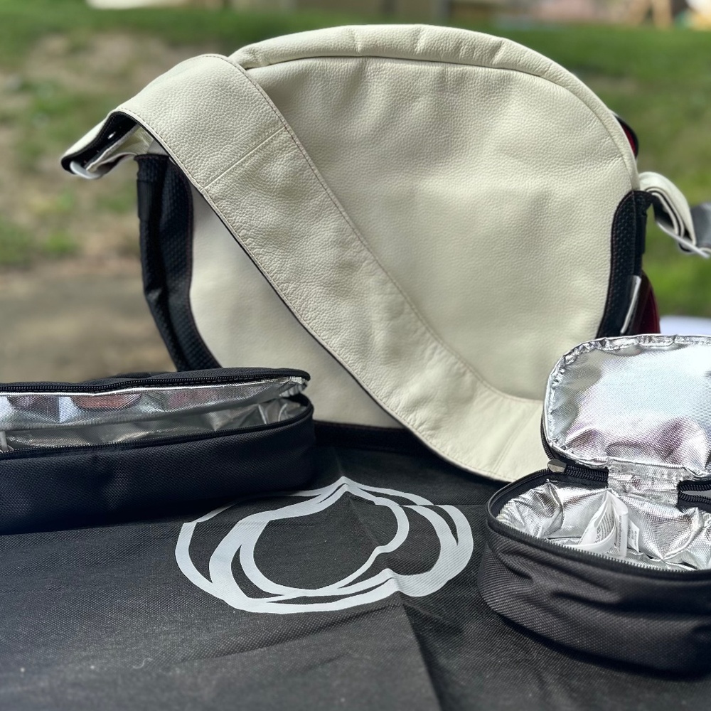 Bugaboo Diaper Bag/White Black Red Interior/Dust bag & 2 Small Insulated Bags